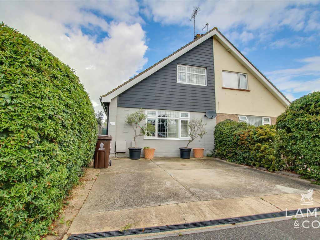 2 bed semidetached house for sale in Carisbrooke Avenue, ClactonOn