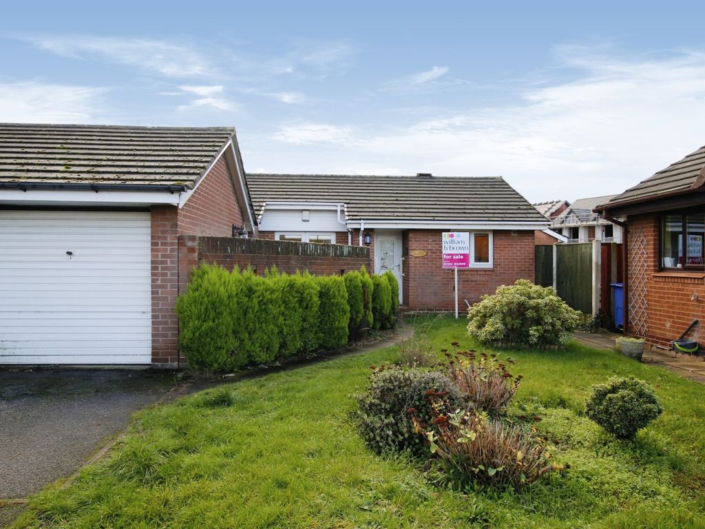 2 bed detached bungalow for sale in Broadwater Drive, Dunscroft