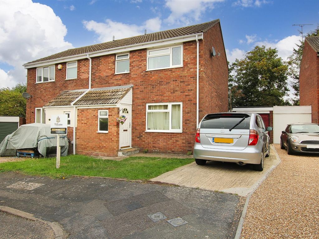 Thackeray End, Haydon Hill, Aylesbury HP19  