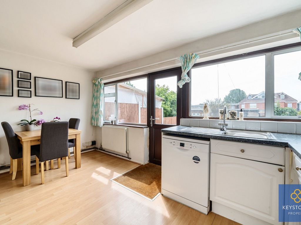 3 bed terraced house for sale in Merlin Close, Romford RM5 Zoopla