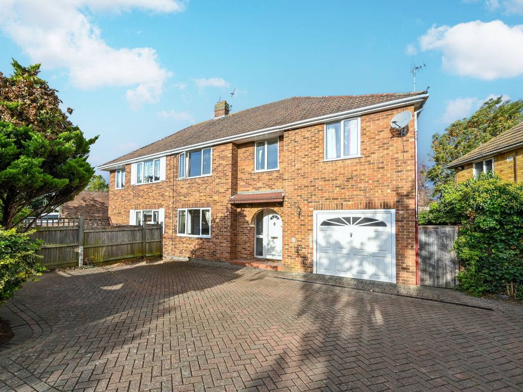 5 bed semidetached house for sale in Wolsey Close, Worcester Park KT4, £800,000 Zoopla