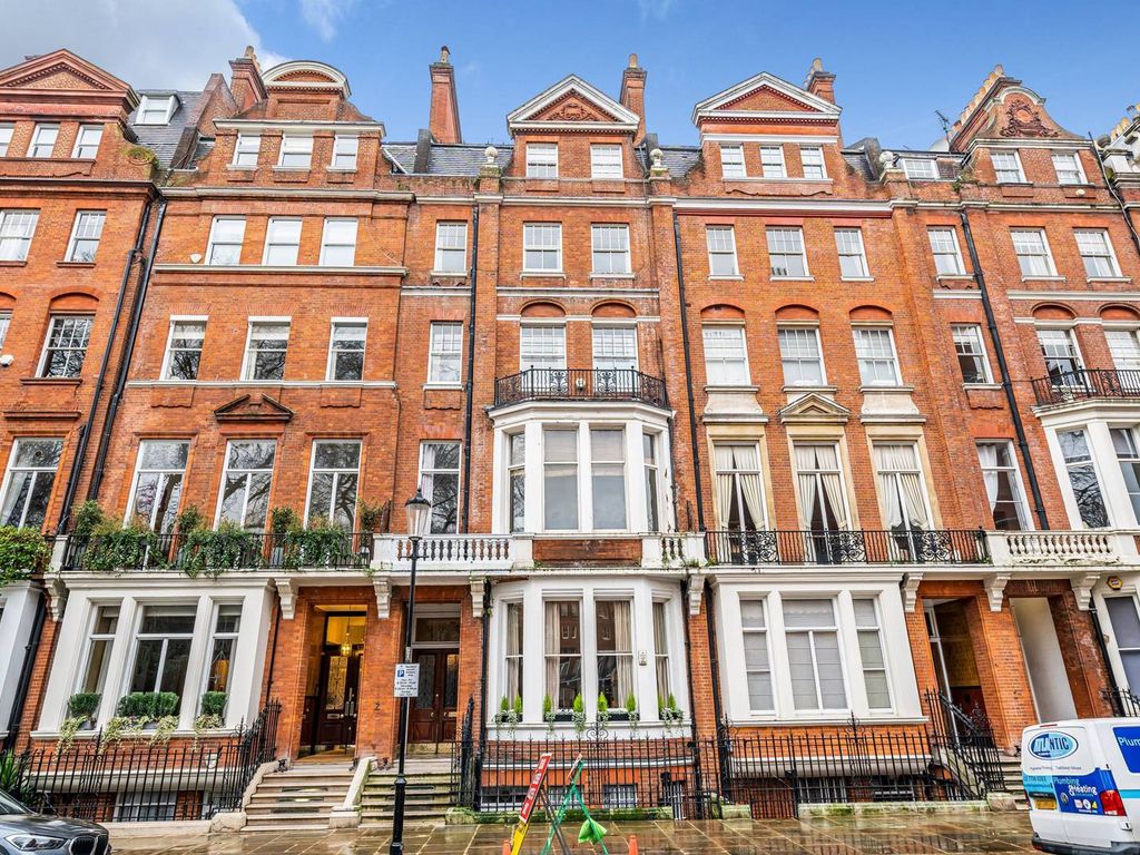 3 bed flat to rent in Cadogan Square, Chelsea, London SW1X, £4,117 pcm