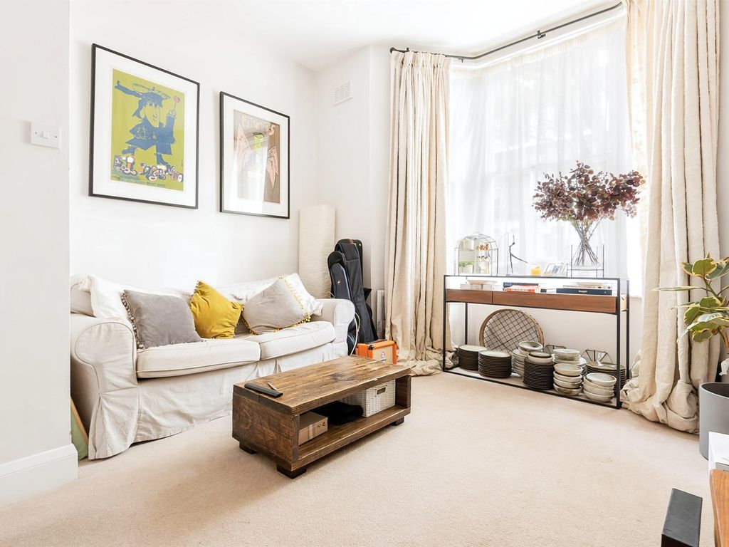 Larcom Street, London SE17  