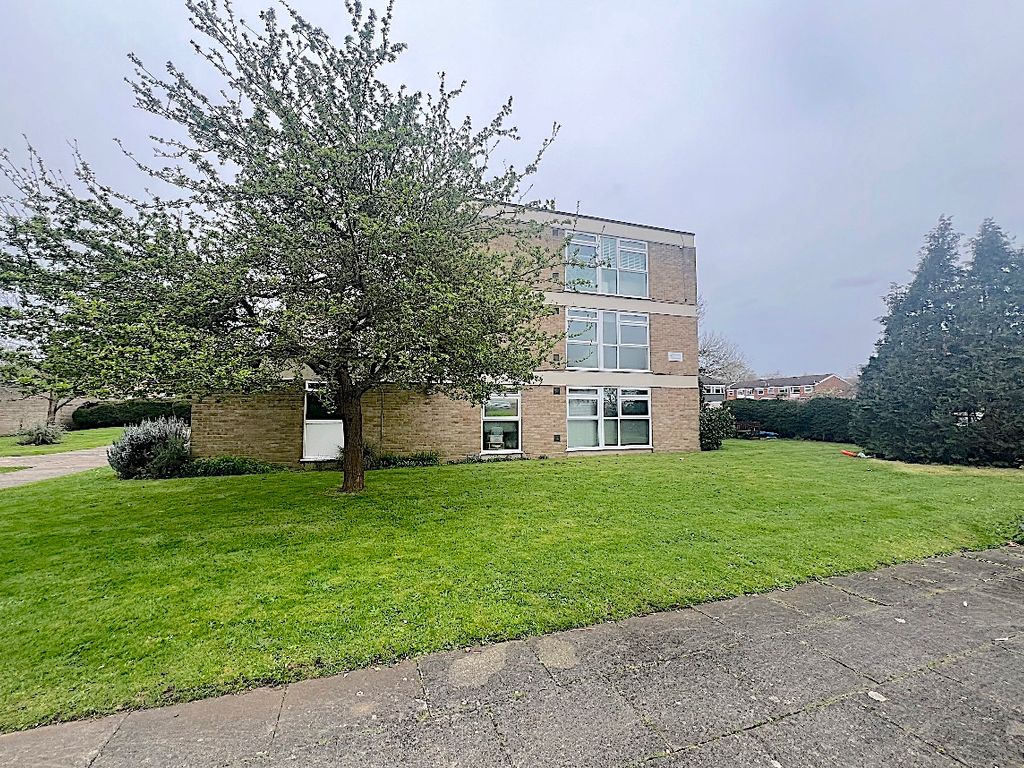 2 bed flat to rent in Peregrine Road, SunburyOnThames TW16, £1,700