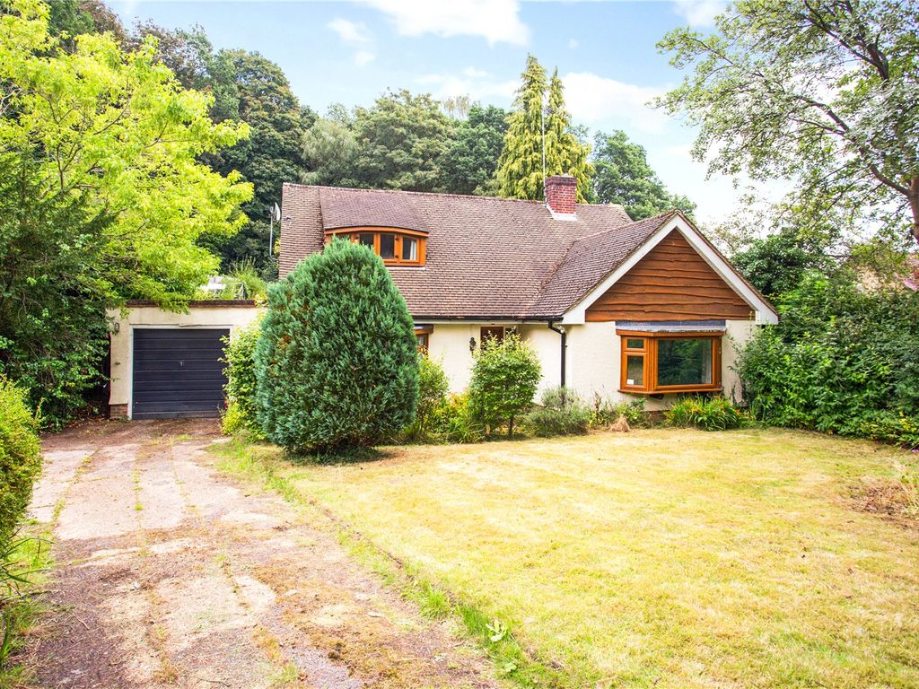 2 bed detached house for sale in Martineau Drive, Dorking RH4, £700,000