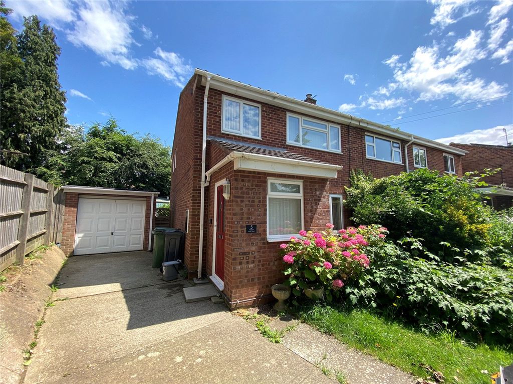 3 bed semidetached house for sale in The Chase, Cashes Green, Stroud