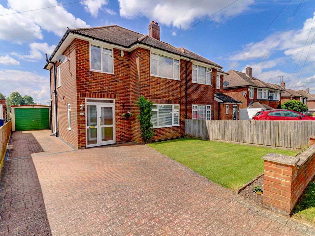 3 bed semidetached house for sale in Ellsworth Road, High HP11