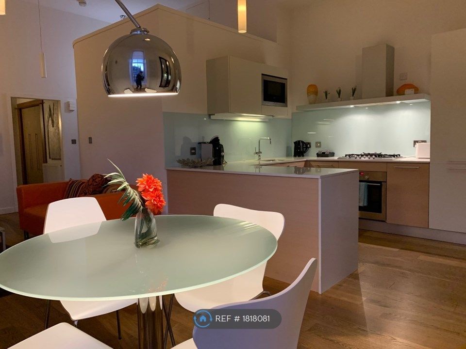 1 bed flat to rent in Simpson Loan, Edinburgh EH3, £2,795 pcm Zoopla