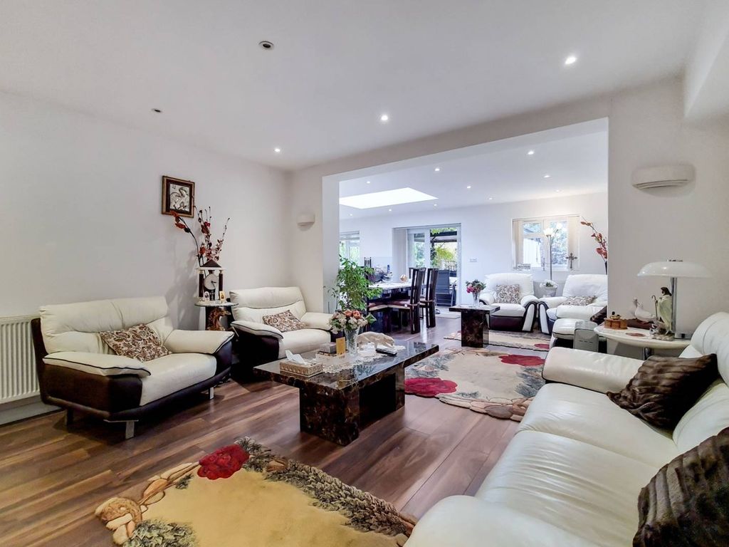 Jersey Road, Hounslow TW3  