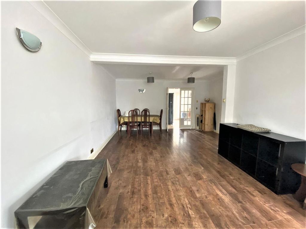 5 bed property to rent in Shirley Grove, London N9 Zoopla