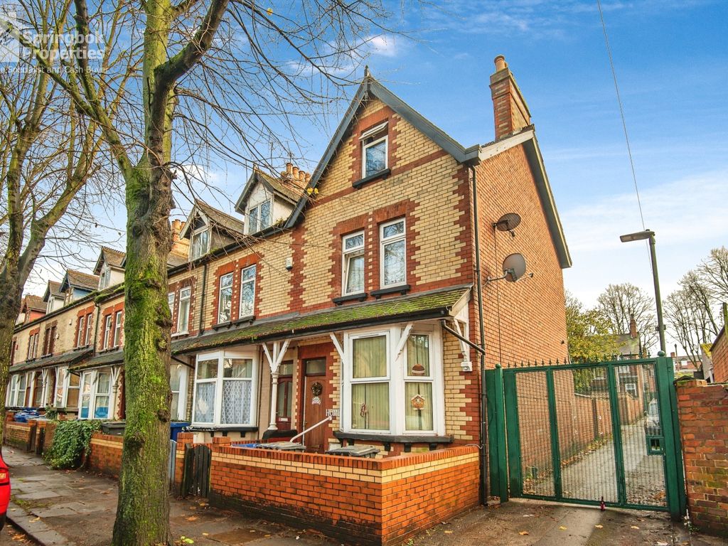 4 bed terraced house for sale in Vaughan Avenue, Doncaster, South