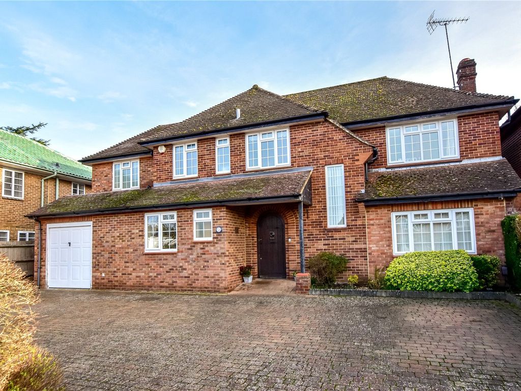 5 bed detached house for sale in Devereux Drive, Cassiobury, Watford