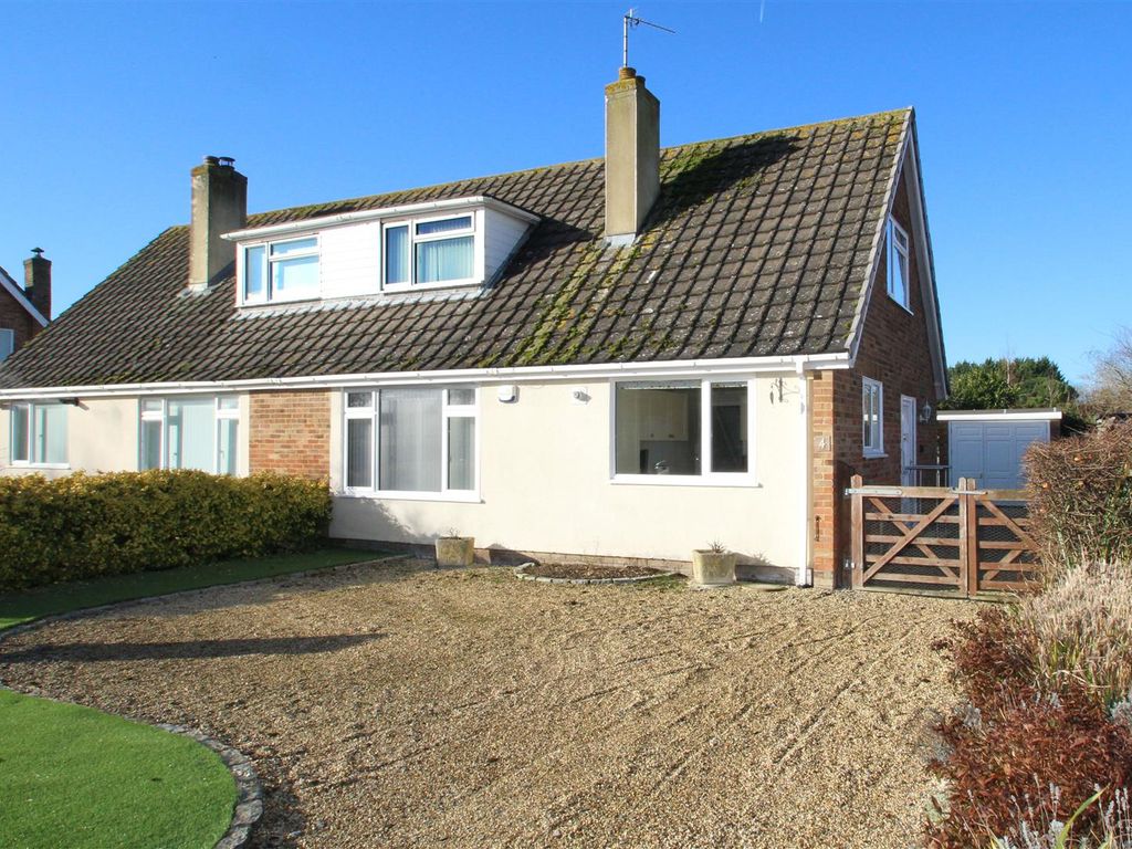 3 bed semidetached bungalow for sale in Allnut Close, Watlington OX49