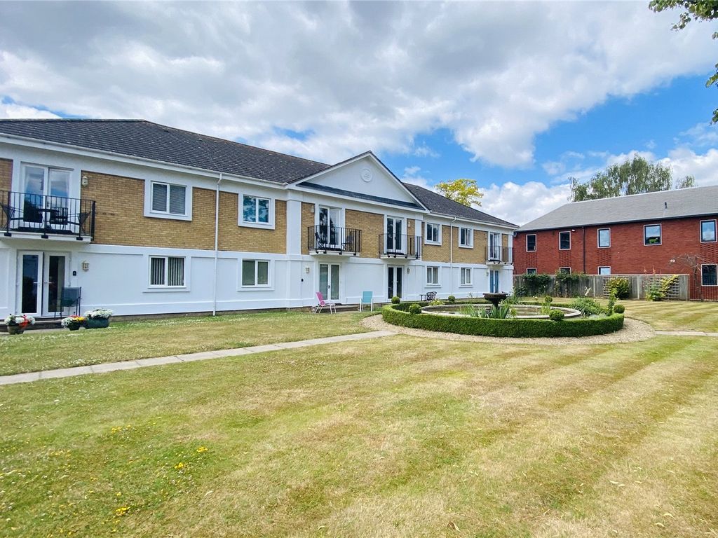 2 bed flat for sale in Simmons Place, StainesUponThames, Surrey TW18