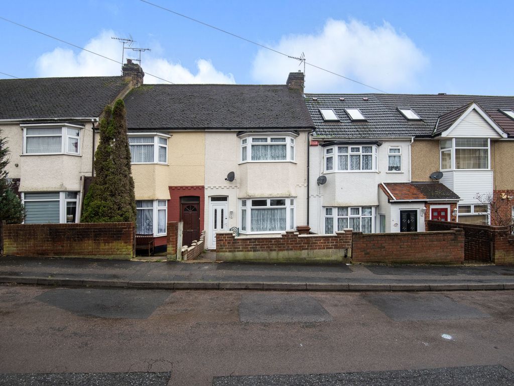 3 bed terraced house for sale in St. Leonards Avenue, Chatham ME4, £