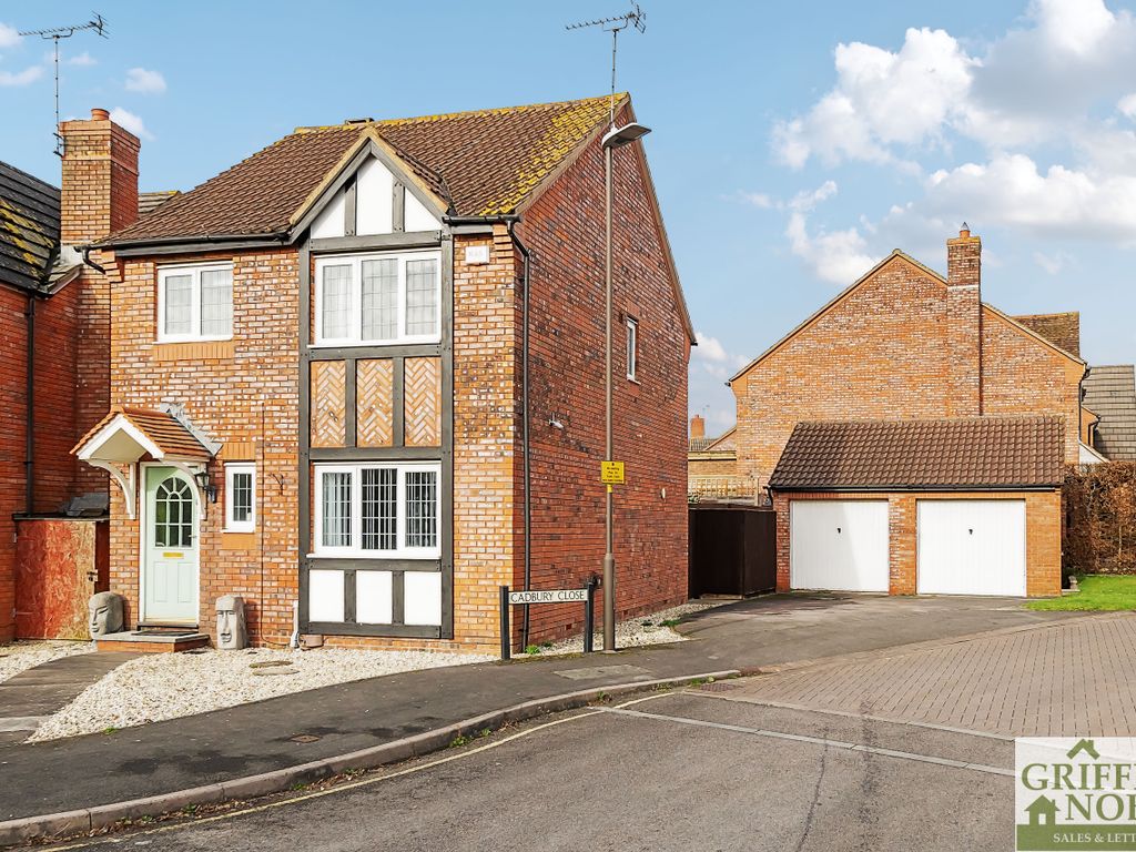 3 bed detached house for sale in Hathorn Road, Hucclecote, Gloucester