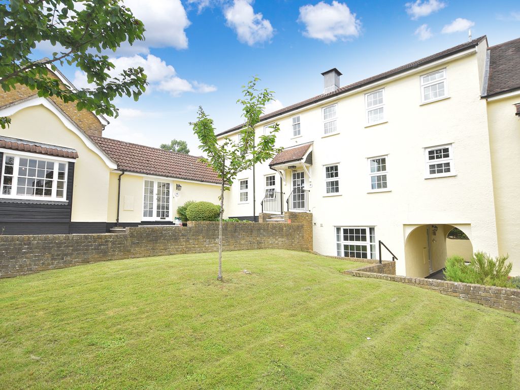 1 bed flat to rent in Cedar Court, Rye Street, Stortford, Herts