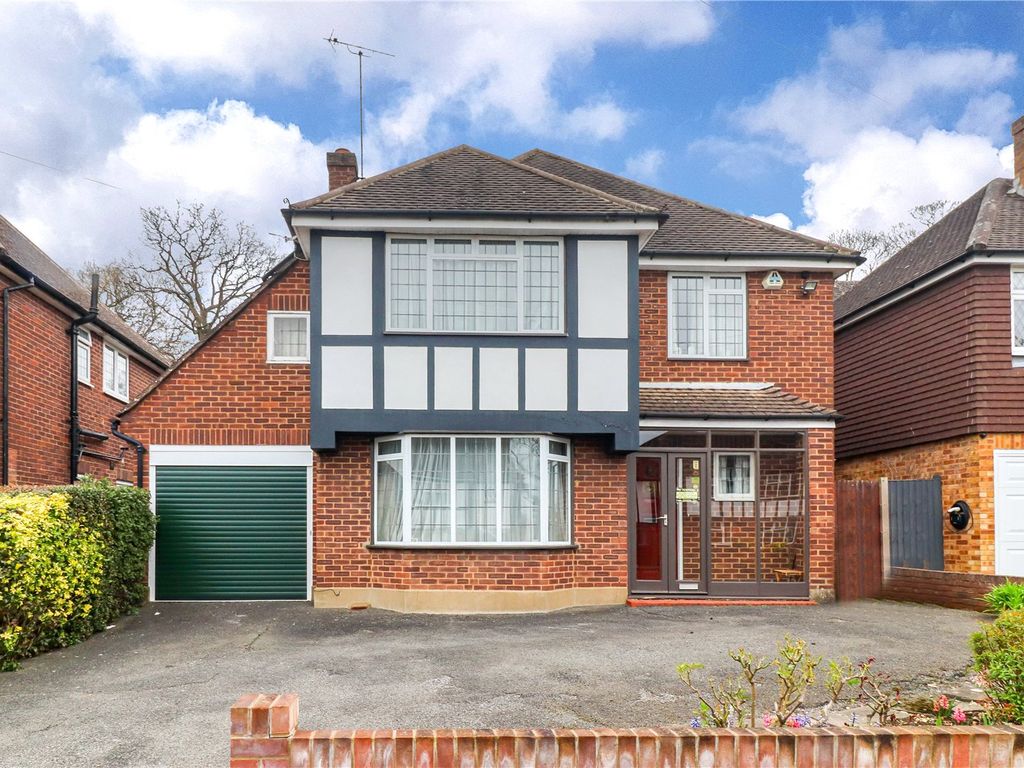 3 bed detached house for sale in Woodland Drive, Watford WD17, £925,000