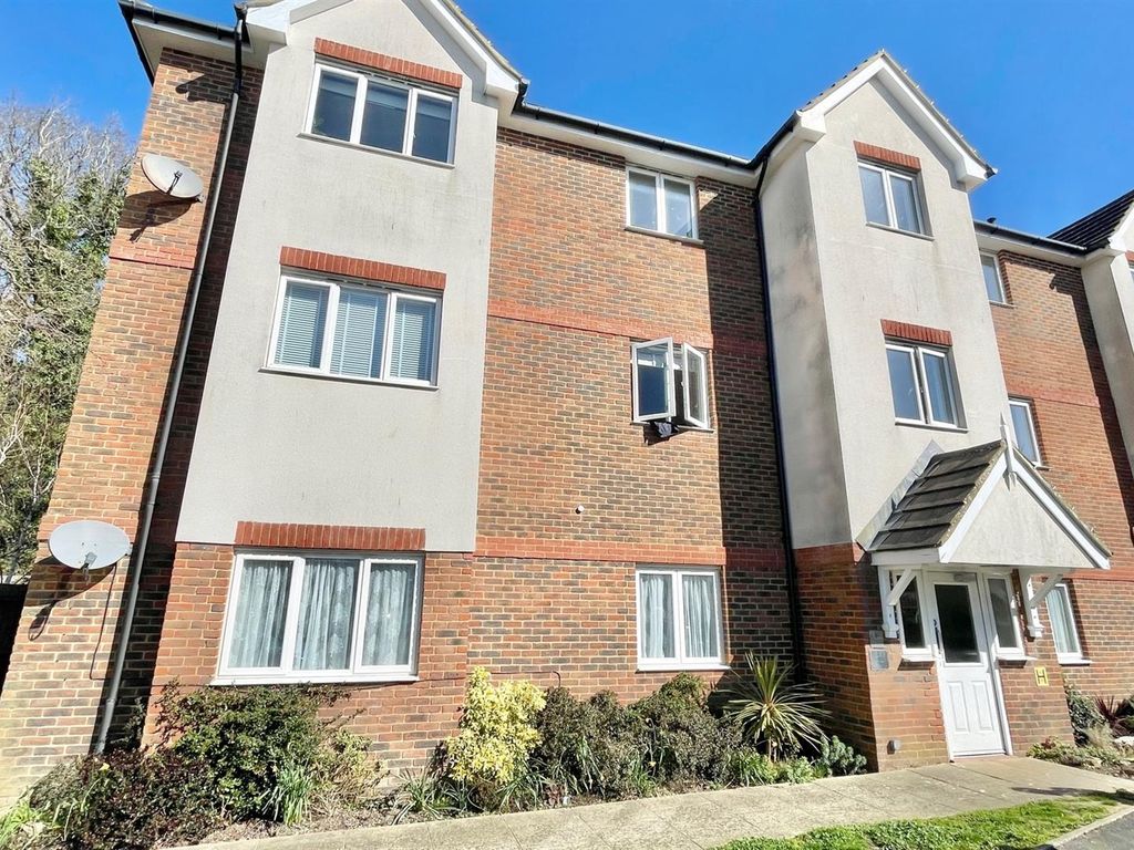 2 bed flat for sale in Welton Rise, St. LeonardsOnSea TN37 Zoopla