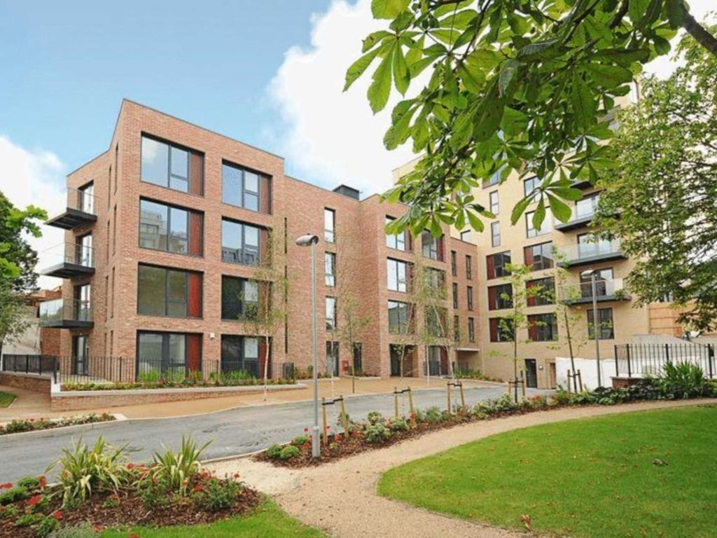 3 bed flat for sale in Monfort Court, Edgware HA8 Zoopla