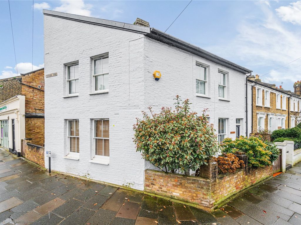 3 bed end terrace house for sale in Victoria Road, Teddington TW11, £