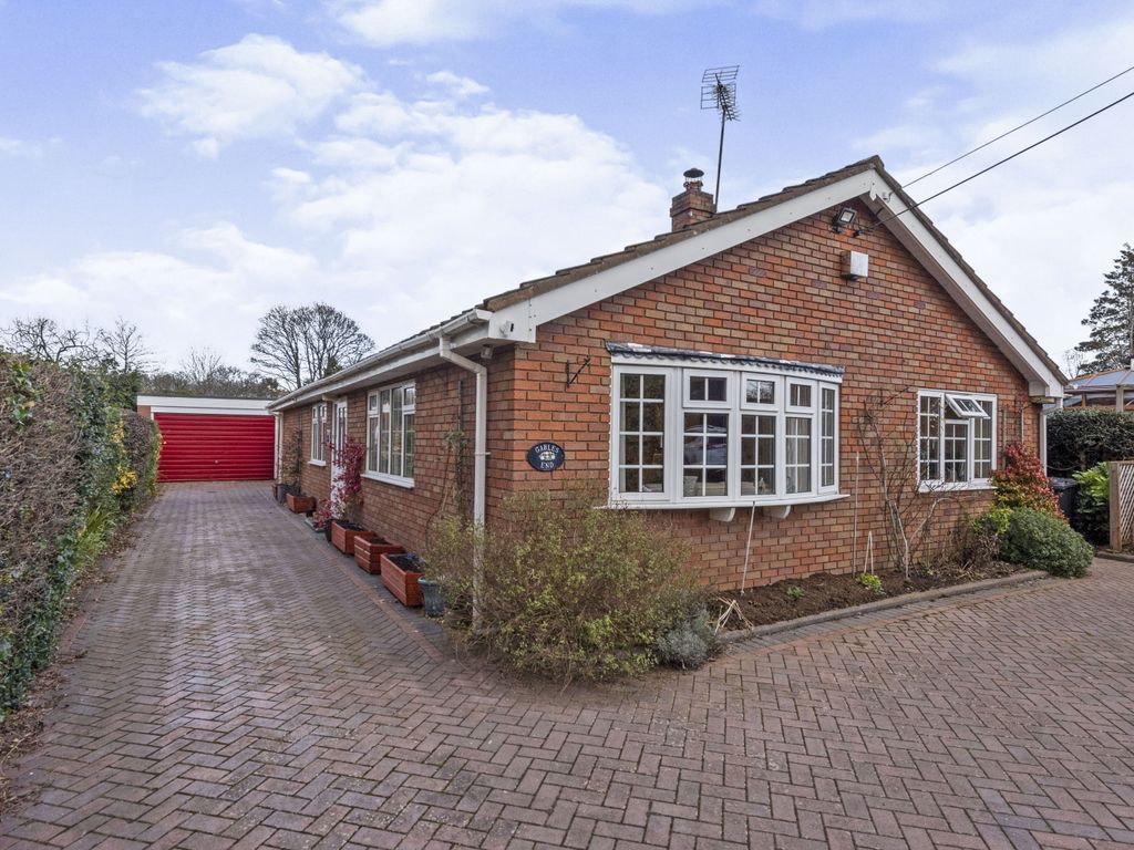 3 bed detached bungalow for sale in Callow Hill, Kidderminster DY14