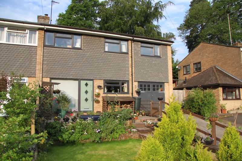 4 bed semidetached house for sale in Clovelly Drive, Hindhead GU26, £