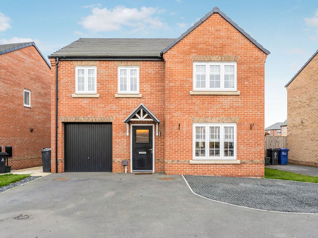4 bed detached house for sale in Hewer Close, New Rossington, Doncaster