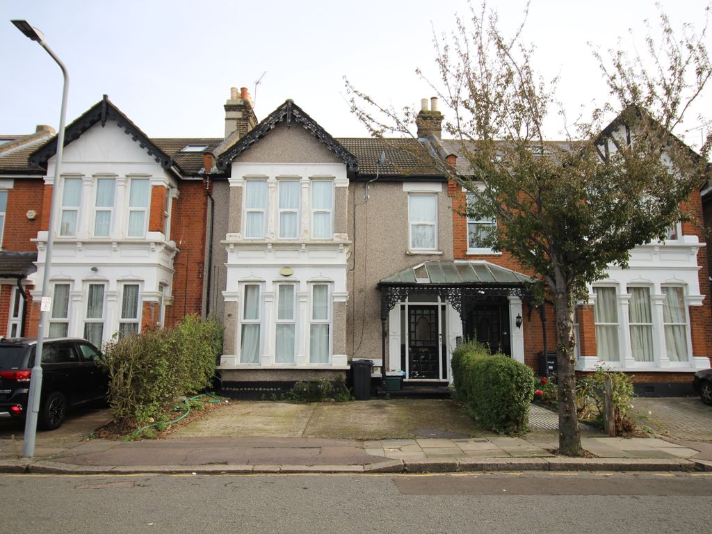 2 bed flat to rent in Warwick Gardens, Ilford IG1, £1,800 pcm Zoopla