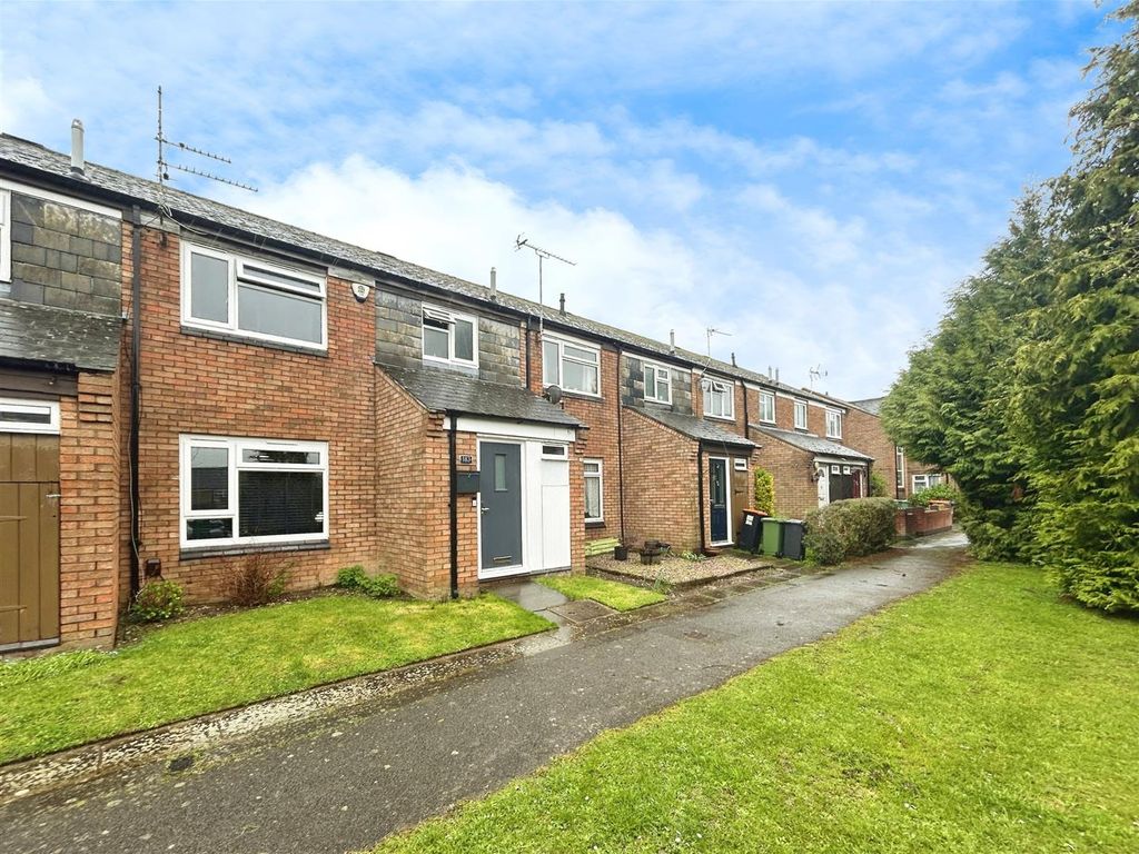 3 bed terraced house for sale in Southwood Road, Dunstable LU5, £