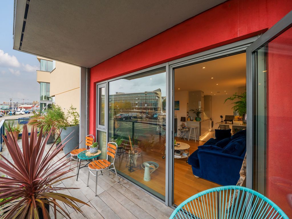 2 bed flat for sale in Liberty Gardens, Caledonian Road, Bristol BS1, £