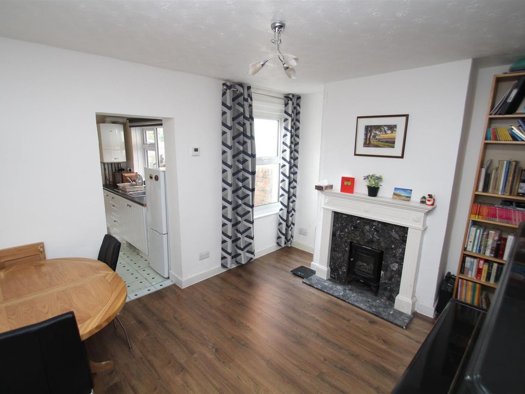 2 bed terraced house for sale in Montagu Street, Swindon SN2, £200,000