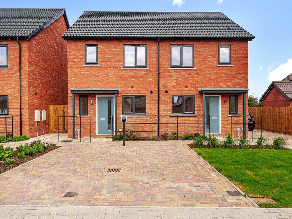 2 bed semidetached house for sale in Redlands Grove, Wanborough Road