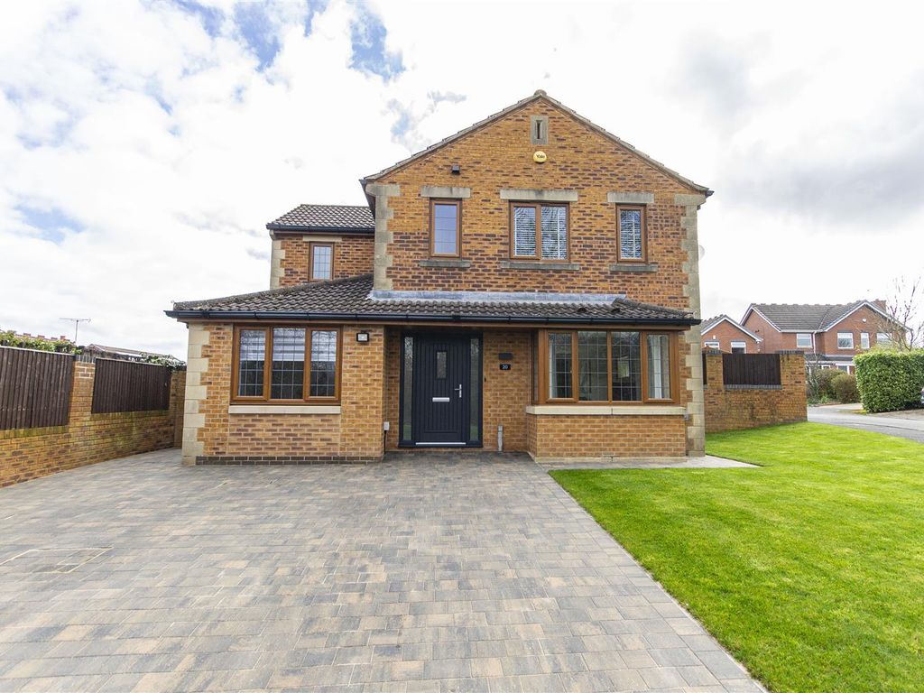 4 bed detached house for sale in Halesworth Close, Walton, Chesterfield