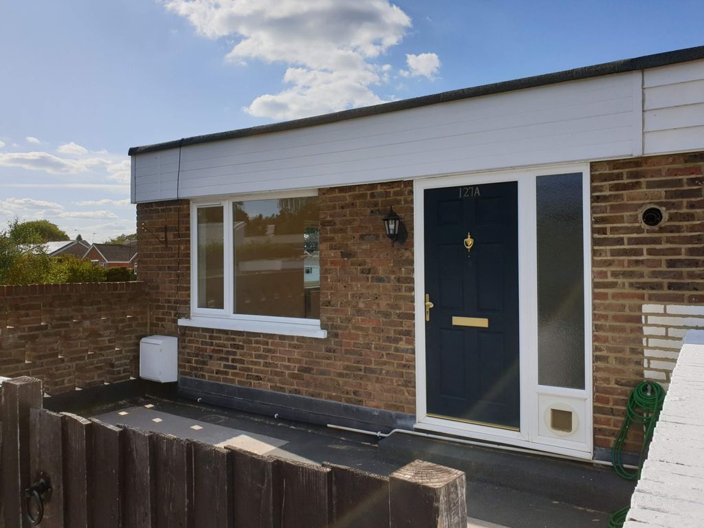 2 bed flat for sale in Collingwood Crescent, Guildford GU1 Zoopla