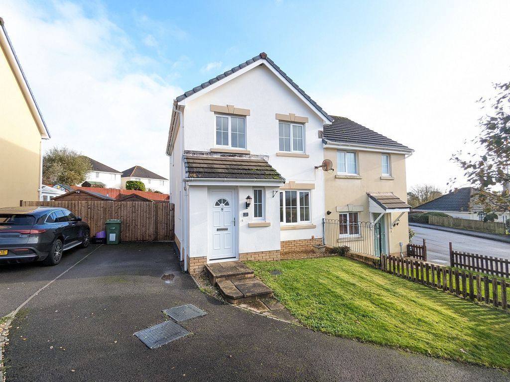3 bed semidetached house for sale in Allt Y Gog, Carmarthen