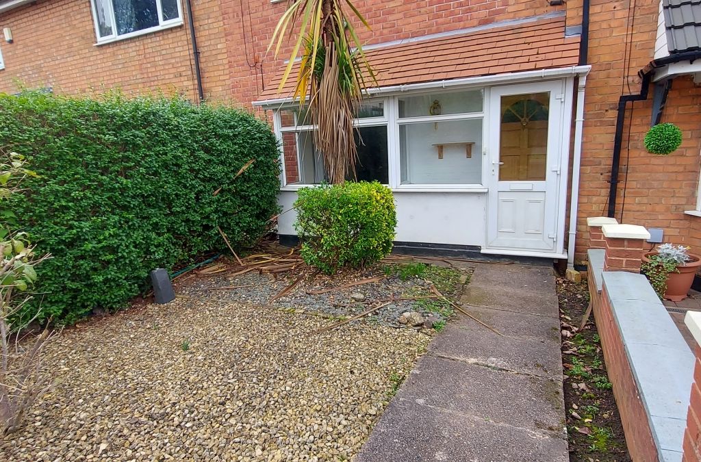 2 bed terraced house to rent in Chinn Brook Road, Birmingham B13, £850