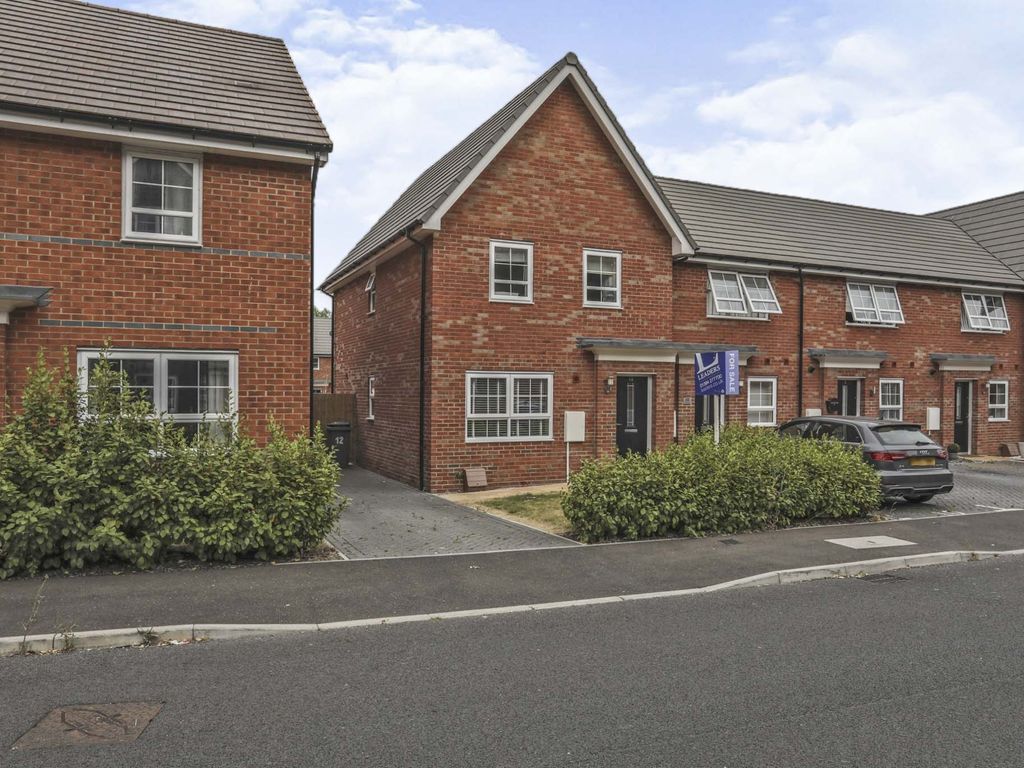 3 bed semidetached house for sale in Stables Road, Felixstowe, Suffolk