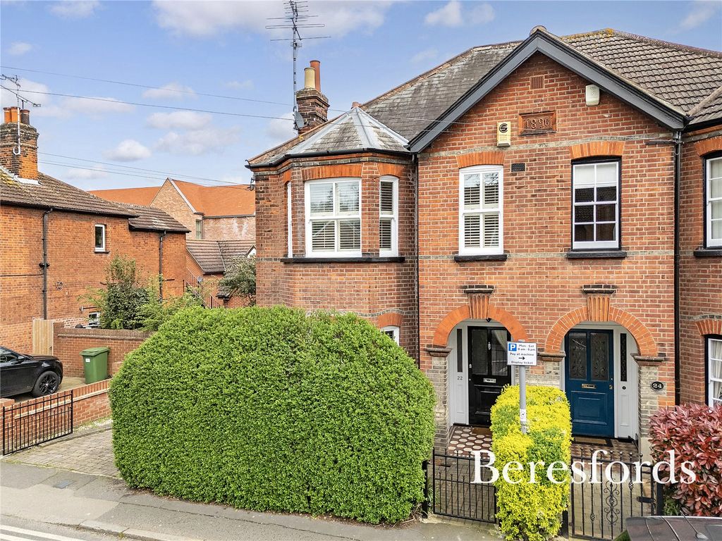 4 bed semidetached house for sale in Hutton Road, Shenfield CM15, £