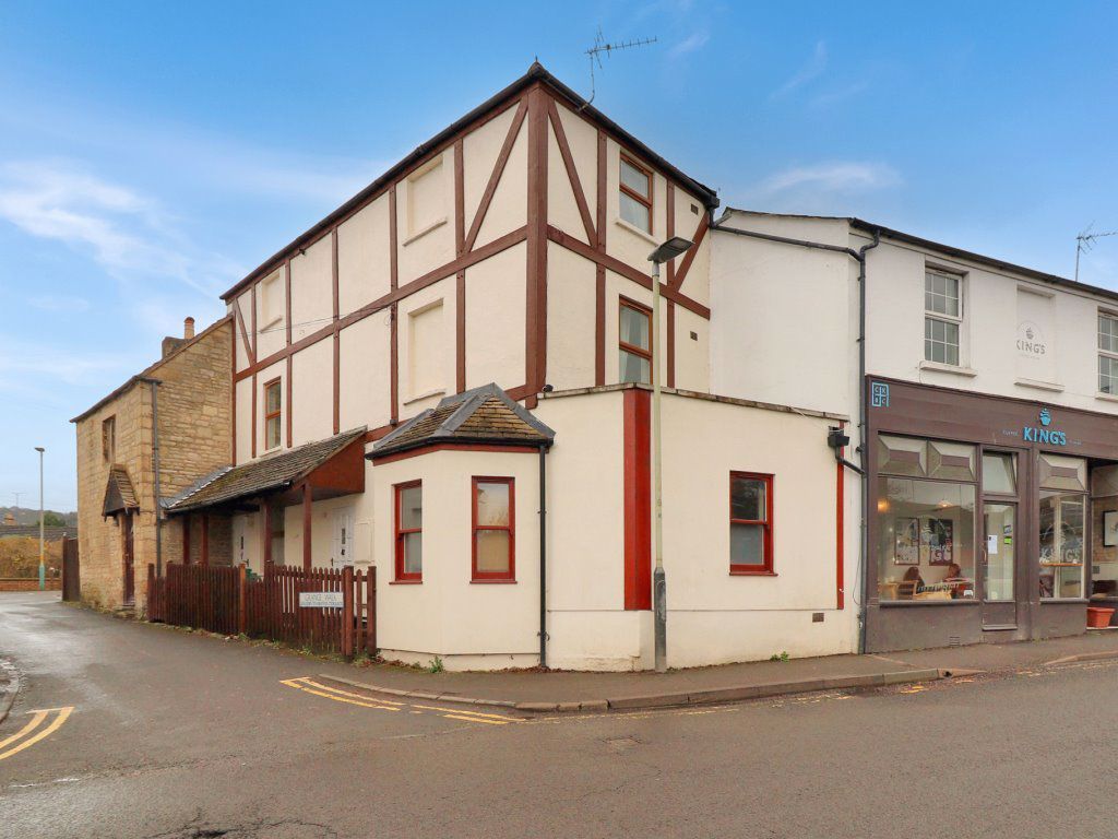 2 bed flat to rent in Church Street, Charlton Kings, Cheltenham GL53