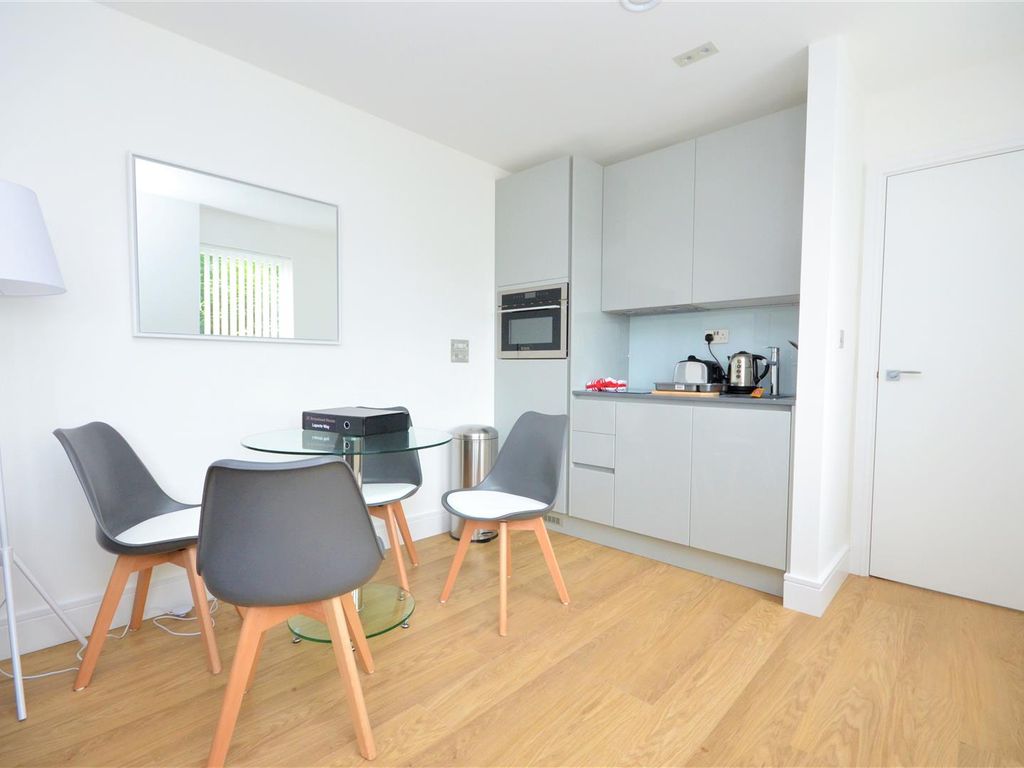 2 bed flat to rent in Laporte Way, Luton LU4 Zoopla