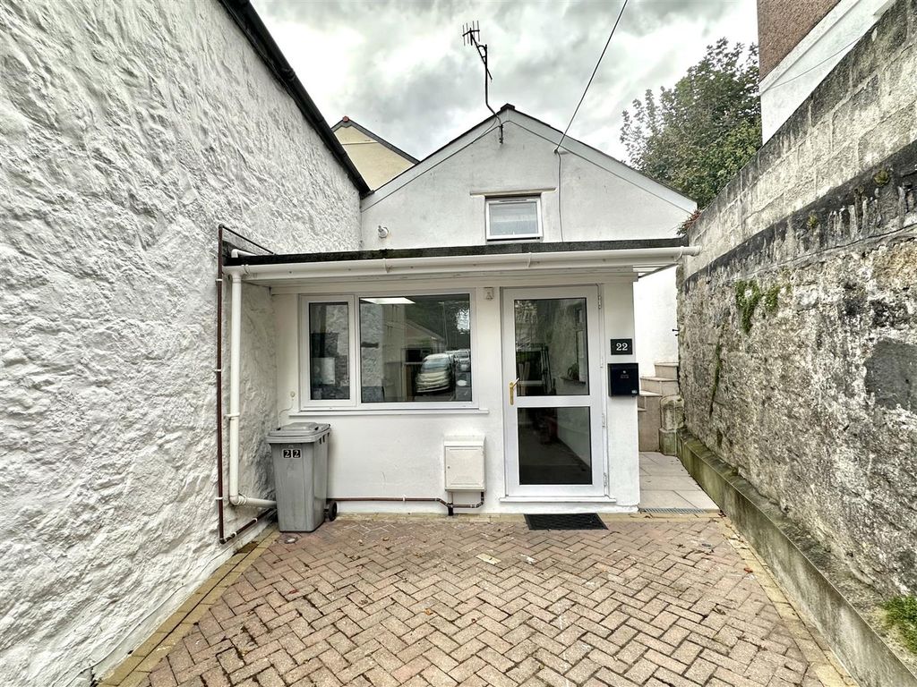3 bed linkdetached house for sale in West Hill, St. Austell PL25, £