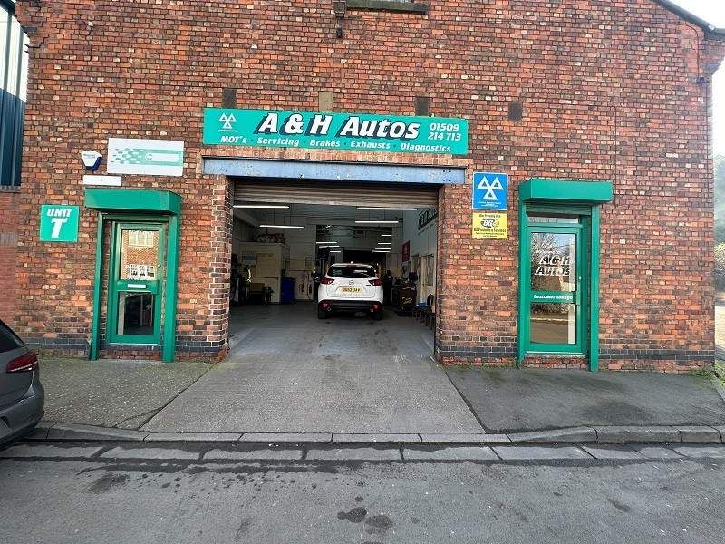 Parking/garage for sale in Loughborough, England, United Kingdom LE11