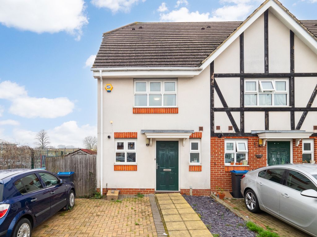 3 bed end terrace house for sale in Aragon Place, Morden SM4, £550,000