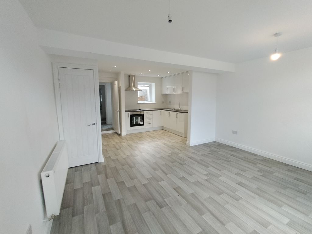 3 bed property to rent in Park View, Waunlwyd, Ebbw Vale NP23, £650 pcm