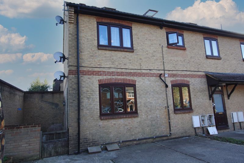 1 bed flat to rent in Portland Road, Dorking RH4 Zoopla