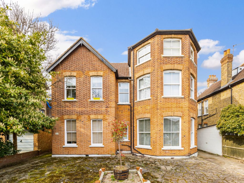 Studio to rent in Avenue South, Surbiton KT5, £950 pcm Zoopla