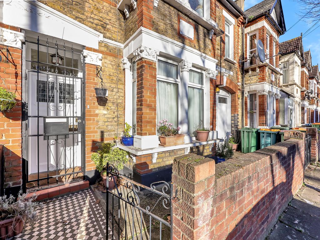 4 bed terraced house to rent in Orwell Road, London E13, £3,000 pcm