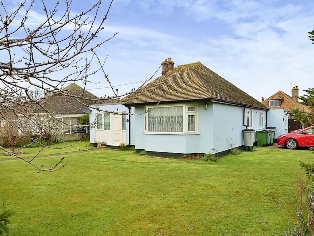 3 bed detached bungalow for sale in Kingsway, Dymchurch, Romney Marsh
