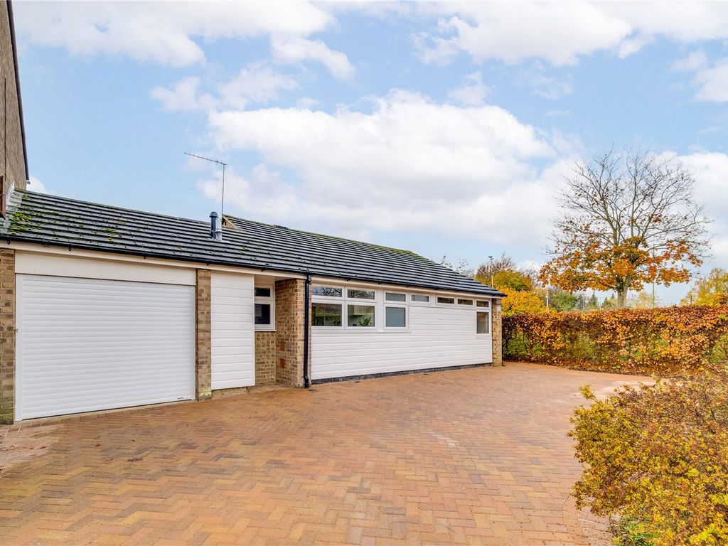 3 bed bungalow for sale in Chalk Dale, Welwyn Garden City